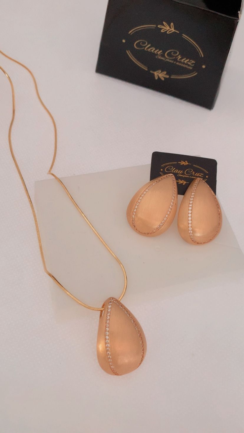 Conjunto de Brinco e Colar